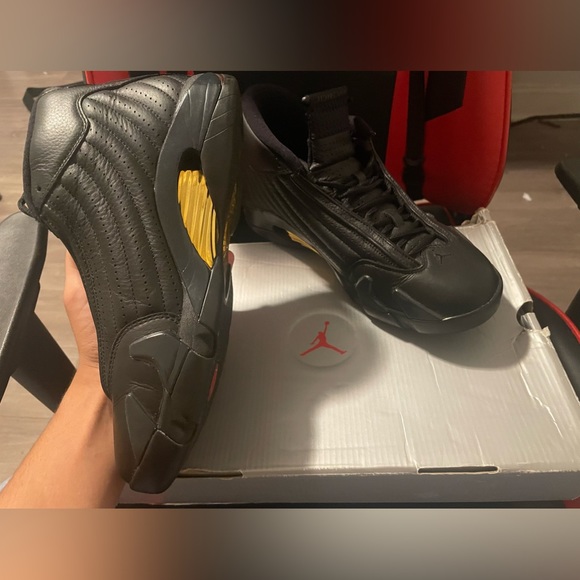 I got a new pair trying to bless someone with rare shoes for a low price - Picture 7 of 10